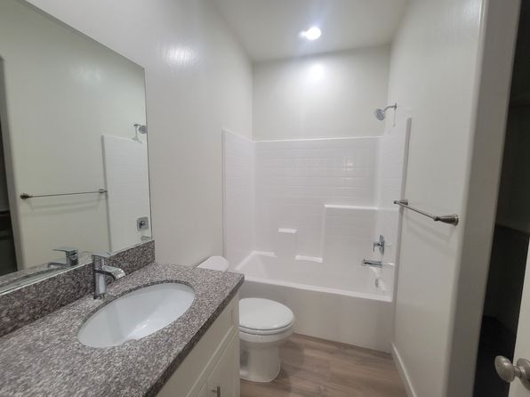 8402 Grandy St, 8402 Grandy #A, Bakersfield, CA 93314