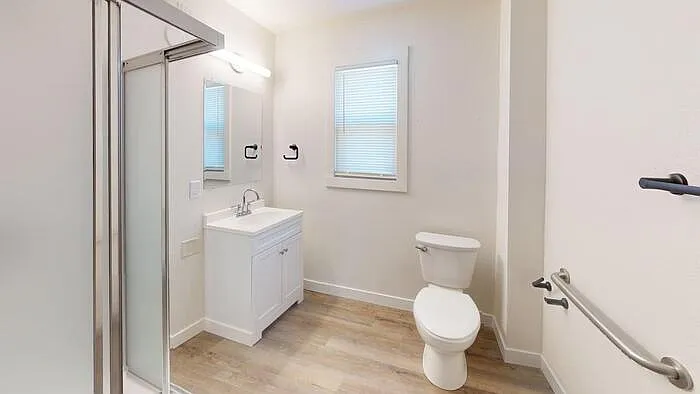 4 bed, 2.0 bath, $1,800 — Photo 4