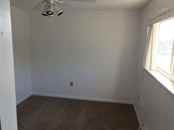 3rd image of 32 Glenview Dr