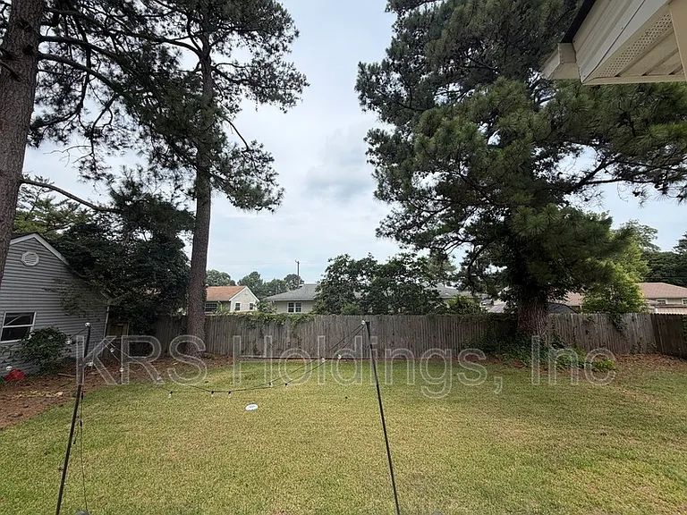 5748 Burrell Ave — Photo 17