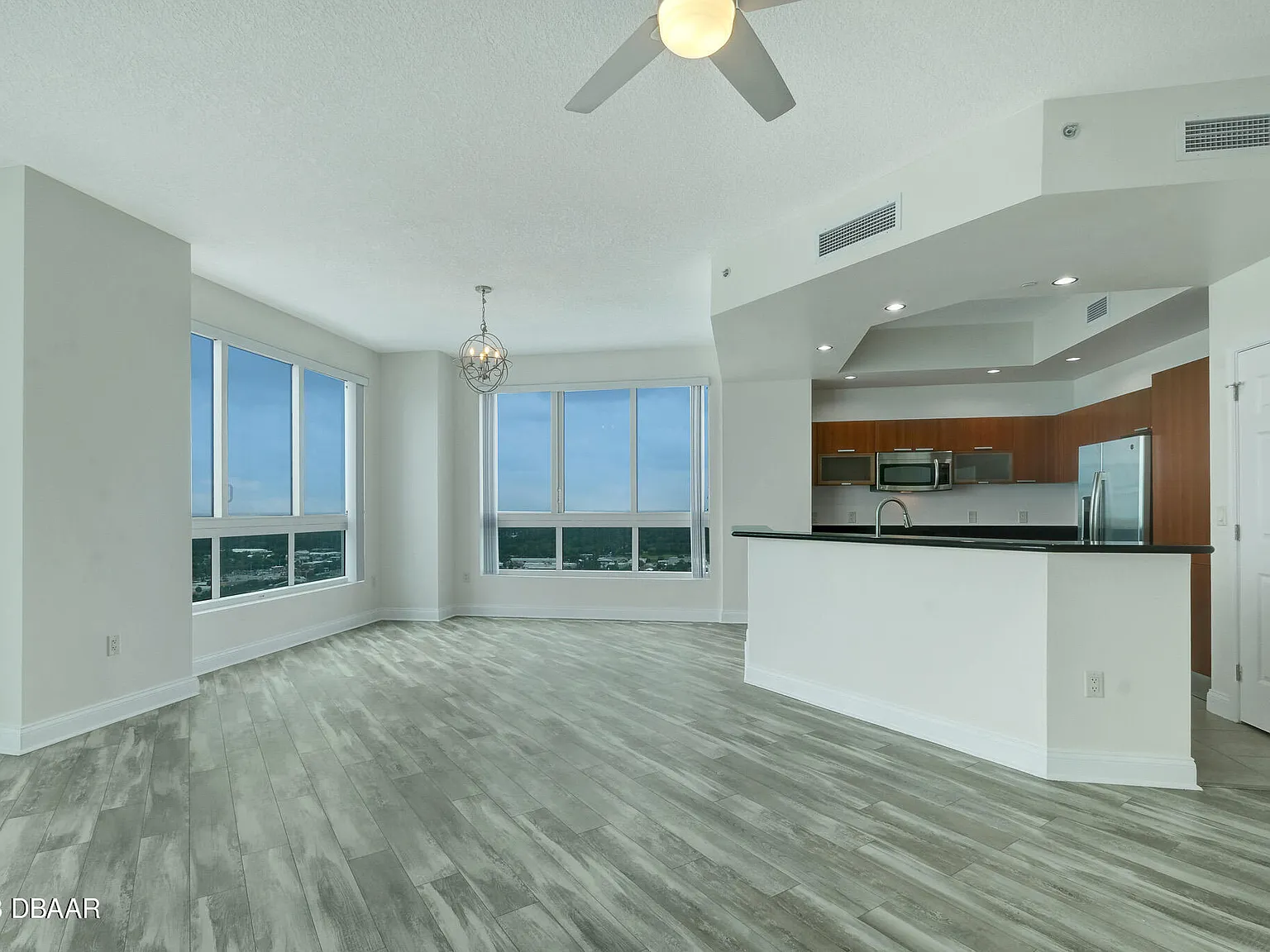 3 bed, 3.0 bath, 2079 sqft, $3,000 — Photo 3