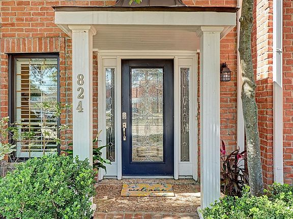 2nd image of 824 Augusta Dr