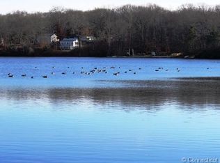 8 Laurel Point Dr, Oakdale, CT 06370