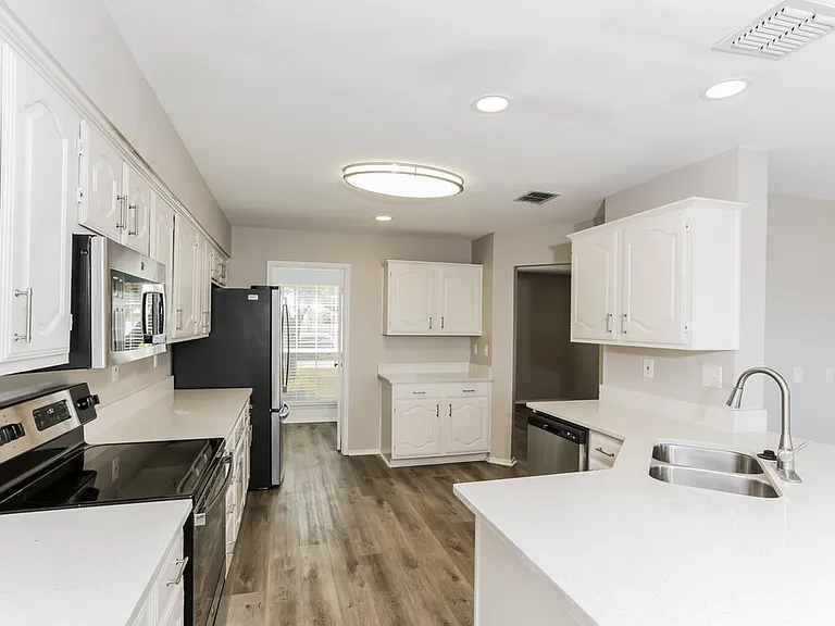 950 Silver Streak Dr — Photo 8