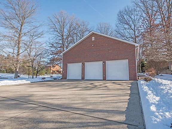 4th image of 338 Satinwood Ln