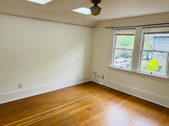 3rd image of 3832-3834 N Albina Ave #3832