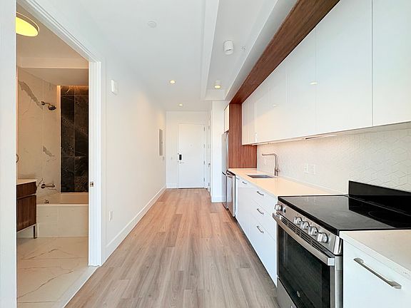 4th image of 228 E 135th St APT 2106