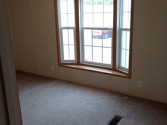 5th image of 41 S. Spruce Ct
