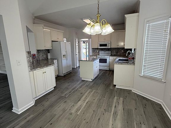 5th image of 297 High Chaparral Dr