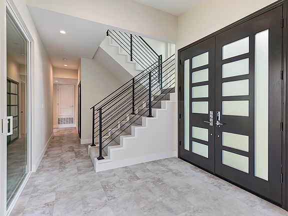 2nd image of 3509 Sierra St