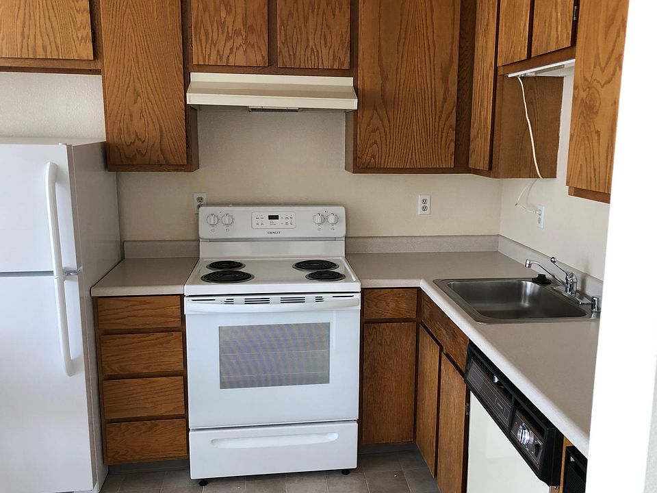 2nd image of 6-1725 Clay St #6