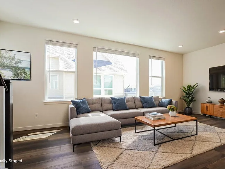 18601 E 47th Pl — Photo 6