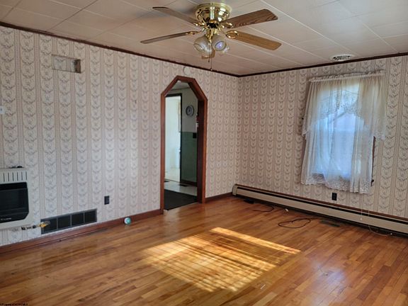 3rd image of 106A E High St