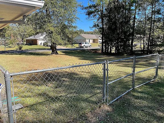 3rd image of 915 Georgia Oak St