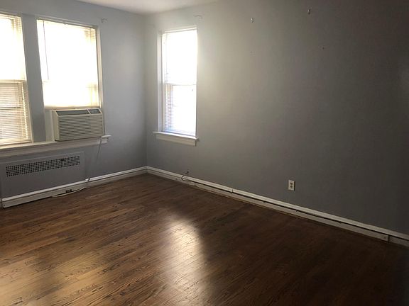 5th image of 7542 York Dr APT 1E