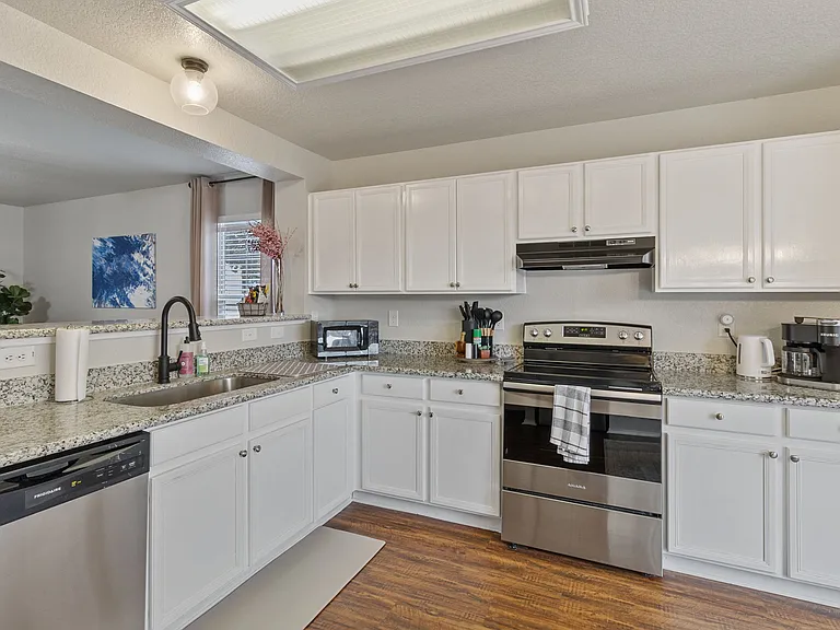 4611 Adkins Trl — Photo 14