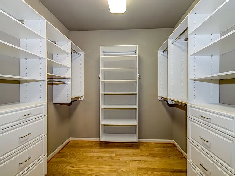 950 Glengate Pl — Photo 24