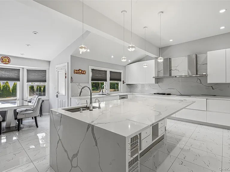 31 Sutton Hill Ln — Photo 9