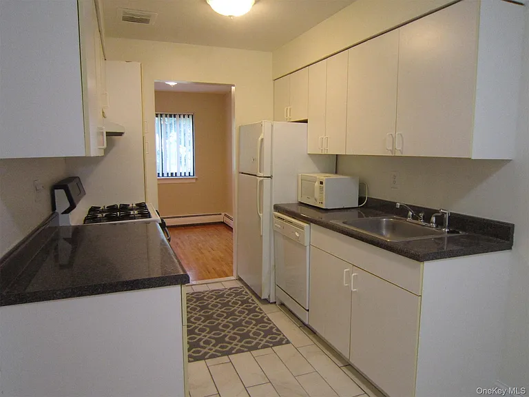 14 Charles Ln #1B — Photo 3