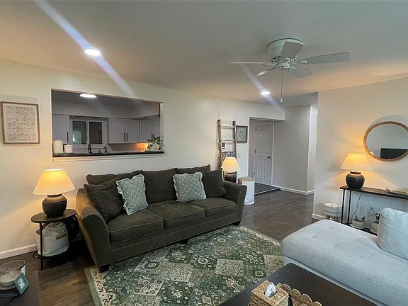 4th image of 2966 Burlington Dr