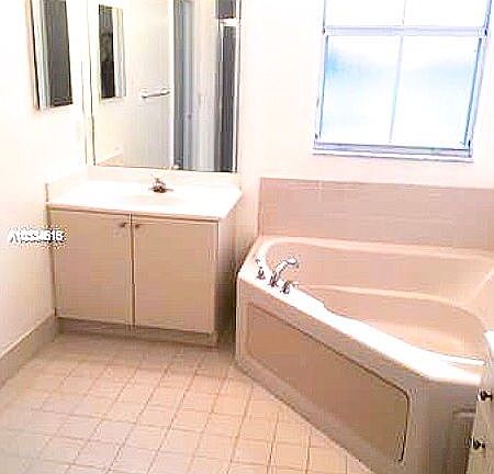 Master Bath 2 vanities