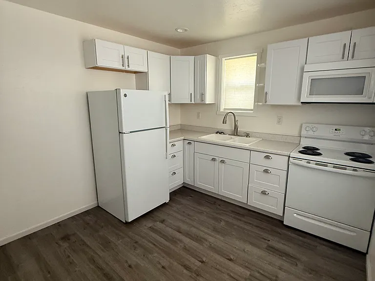 3315 W 14th Ave — Photo 3