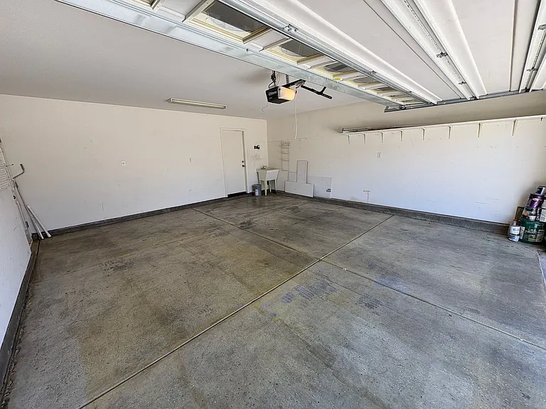 4704 W Rialto Ave — Photo 2