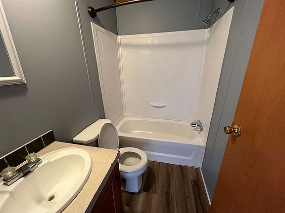 5th image of 225 Community Dr #11