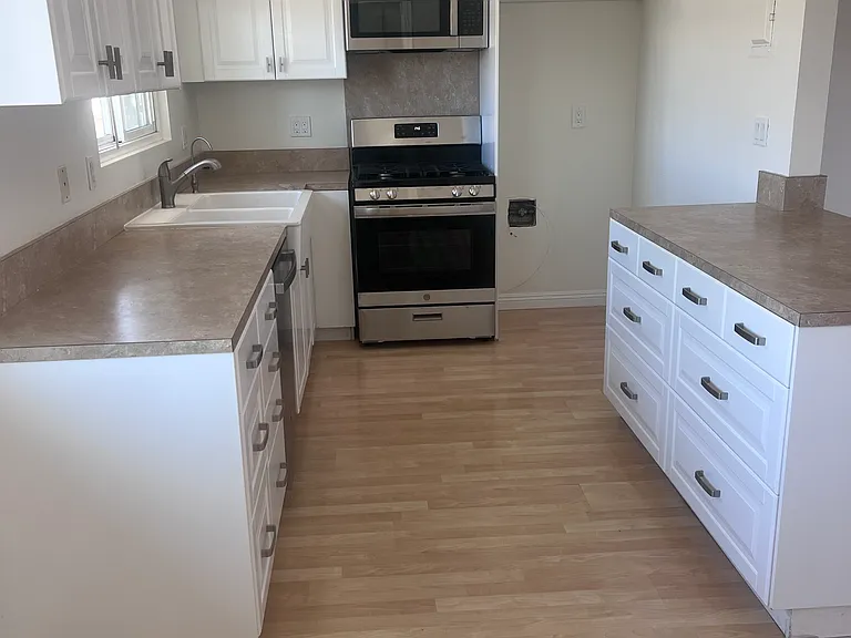352 Portland Cir — Photo 5