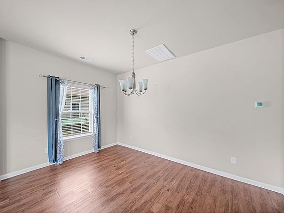 4th image of 129 Esso Ln