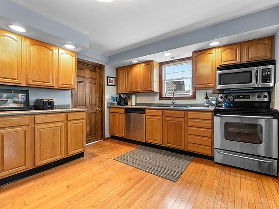 5th image of 7 Lothrop St