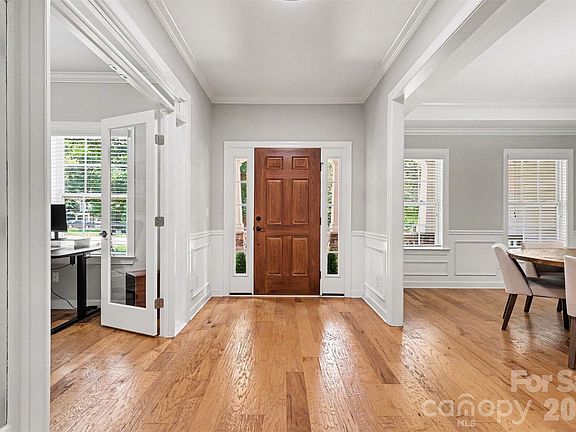 2nd image of 14943 Bagley Ln