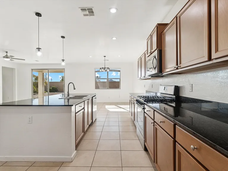37292 N Yellowstone Dr — Photo 25