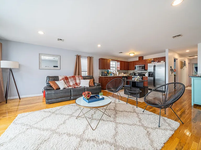 171 Halladay St #2 — Photo 4