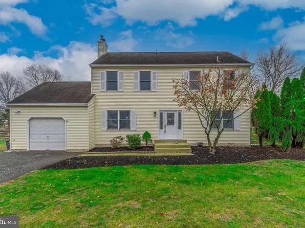 104 Hampton Cir, Gilbertsville, PA 19525