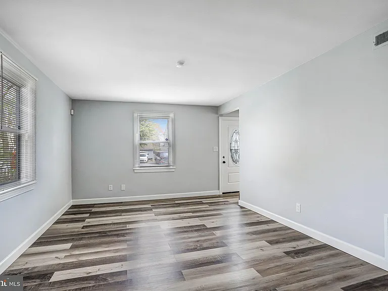6226 20th Ave — Photo 3