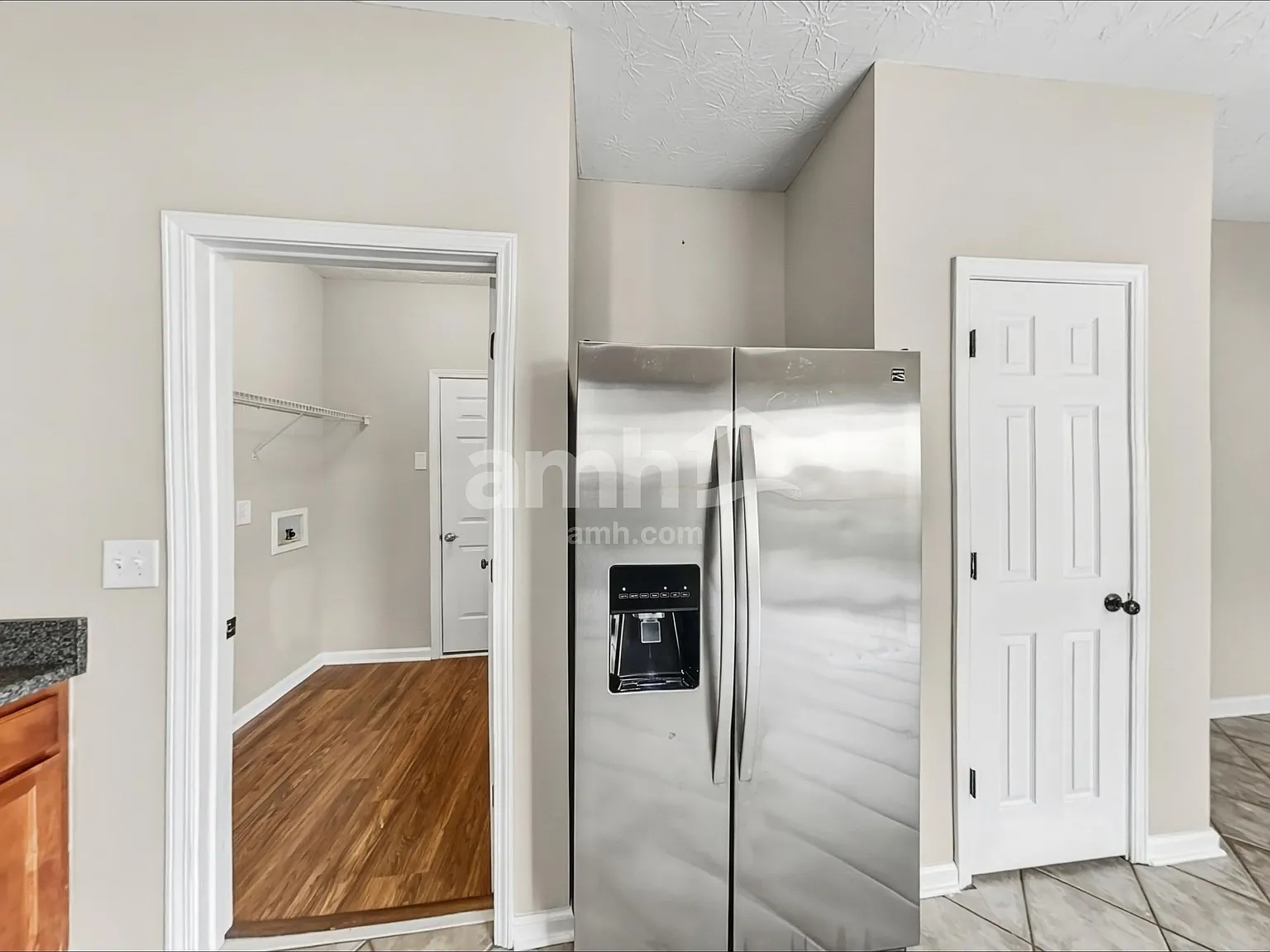 3 bed, 2.0 bath, 1860 sqft, $2,095 — Photo 4