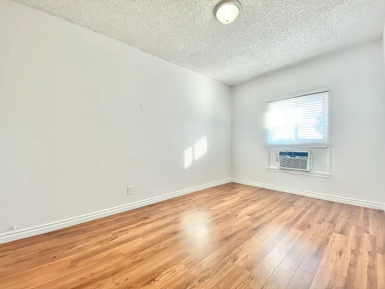 Harvard Hill Apartments - Harvard Hill LLC — Photo 9