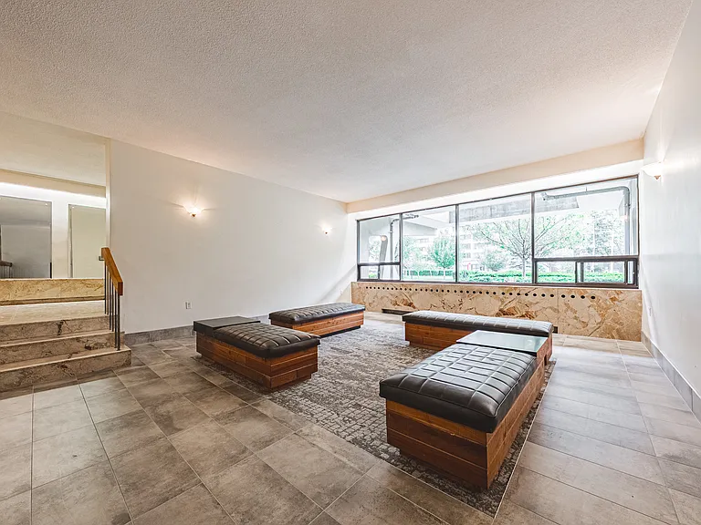 370 Ridelle Ave — Photo 24