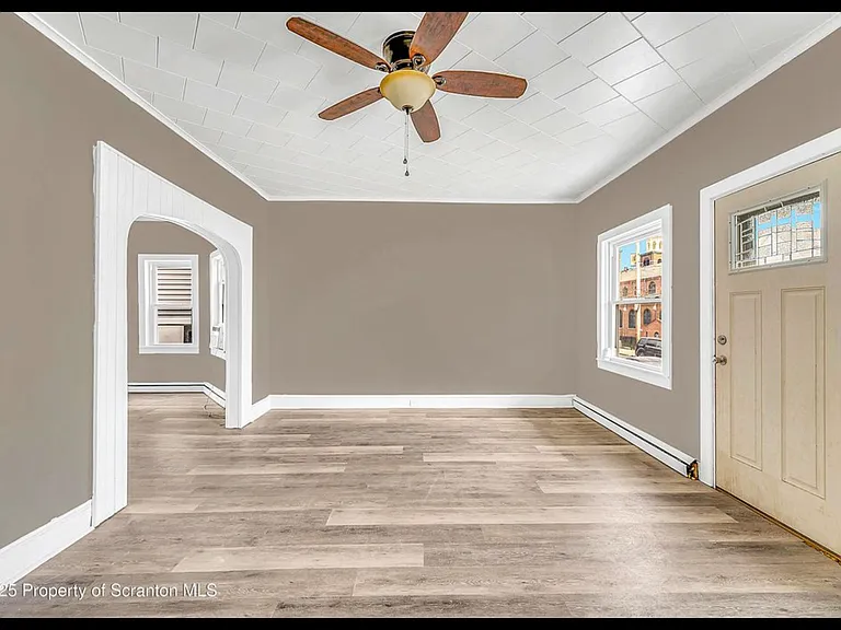 1061 Carmalt St — Photo 23
