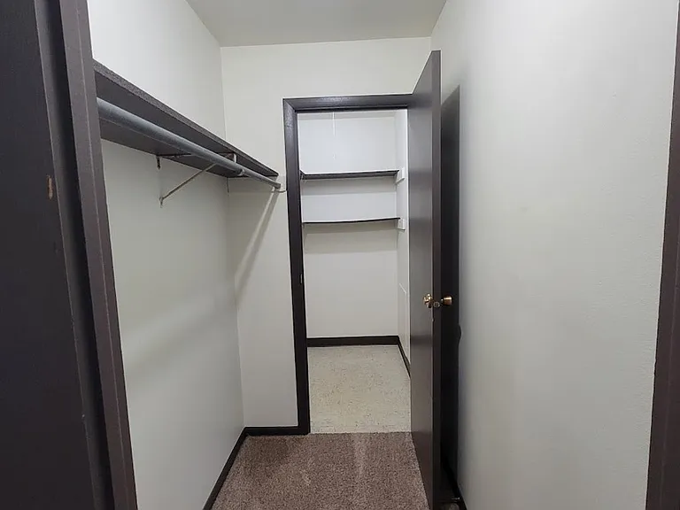 Canterbury Court Apartments — Photo 16