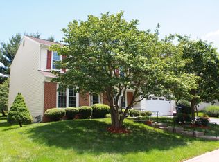 9366 Robnel Pl, Vienna, VA 22182