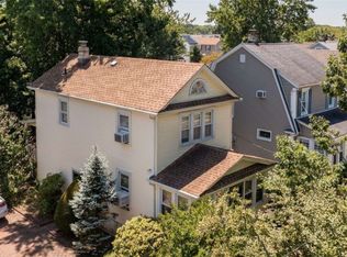 15 South Dr, South Valley Stream, NY 11581