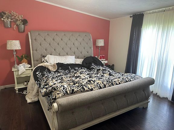 4th image of 103 Ellen St