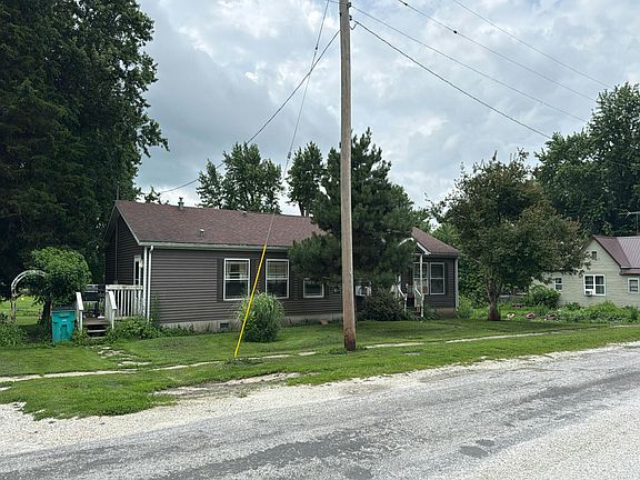 3rd image of 300 Douglas St