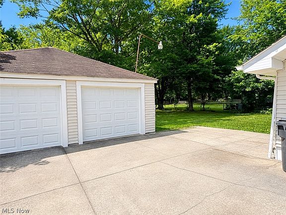 3rd image of 2516 Weir Rd NE