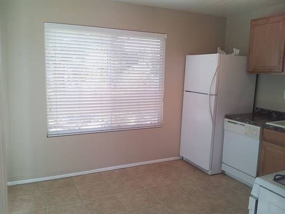 KITCHEN DINING AREA