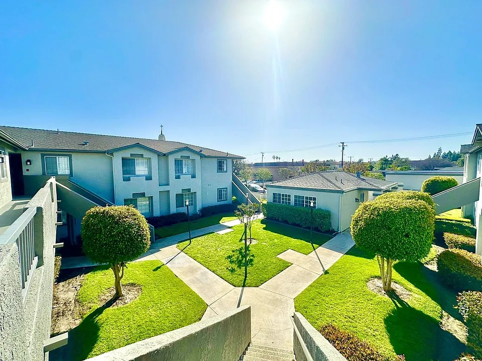 Nelson Apartments (Silver Tree Terrace)