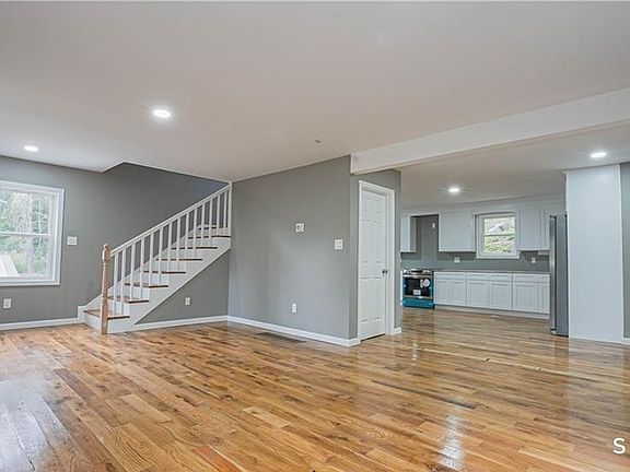 4th image of 1460 Mount Carmel Avenue