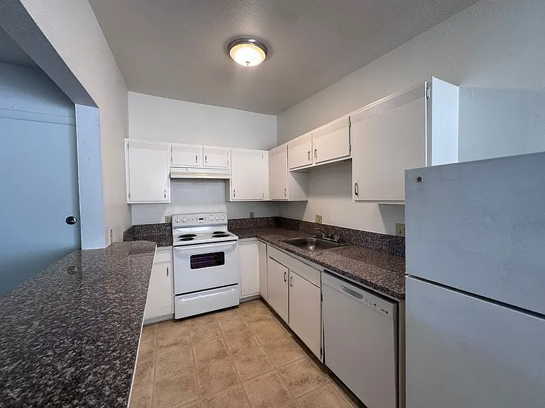 1806 H Street — Photo 7